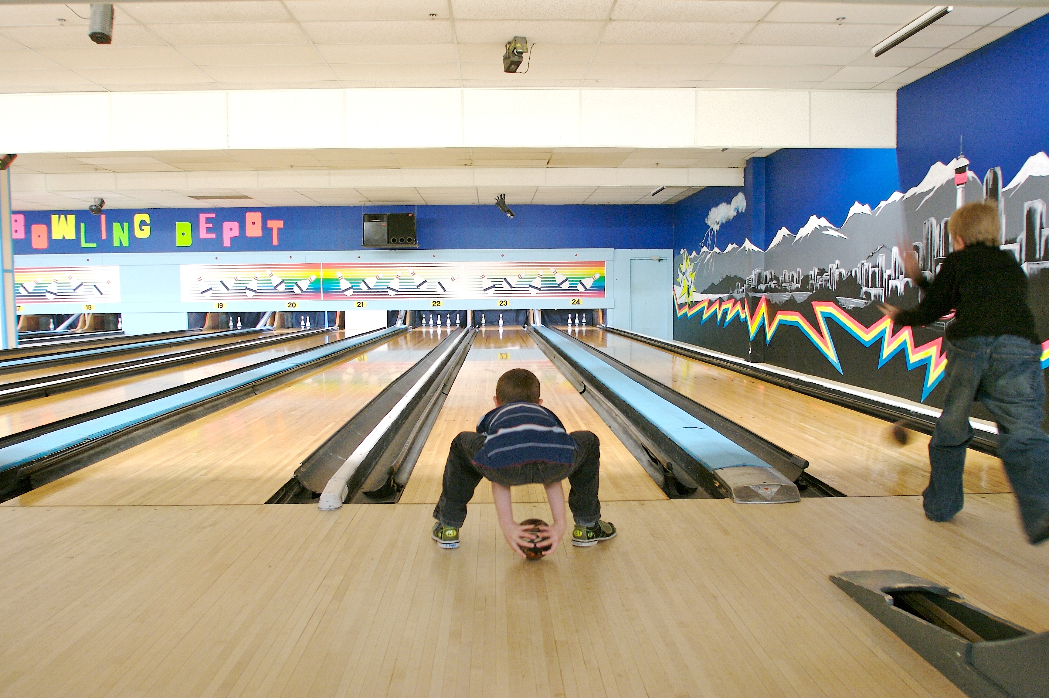 Ten pin bowling game for game room